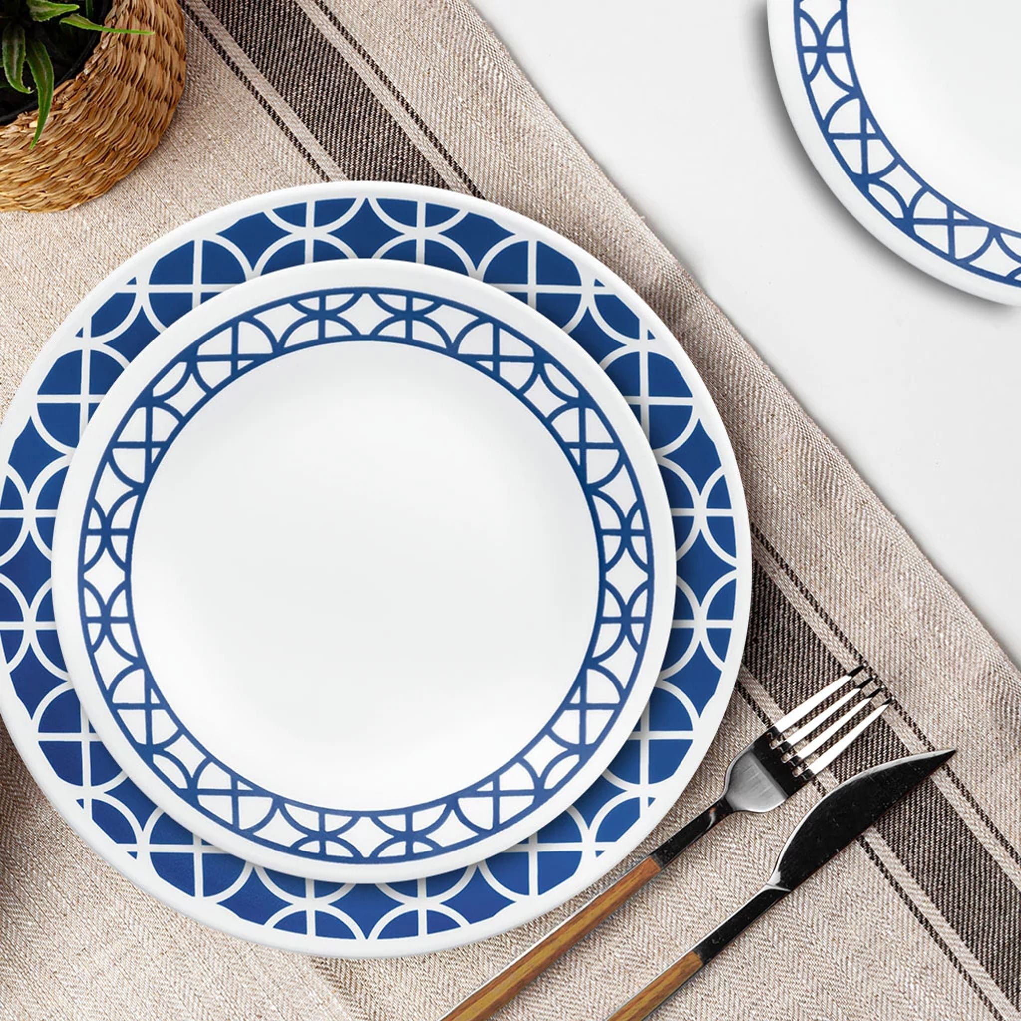 Corelle® Cobalt Circles 16-piece Mugless Dinnerware Set. Service for 4 - Image 4